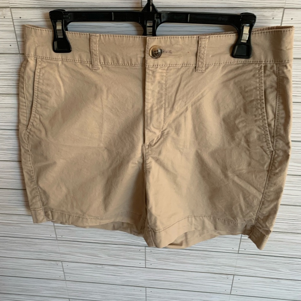 Old navy everyday high rise Casual Chino Shorts in Tan like new